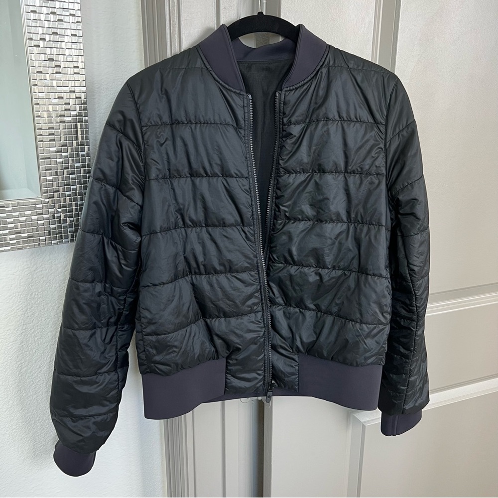 LULULEMON NON STOP BOMBER SIZE 6 BLACK REVERSIBLE JACKET